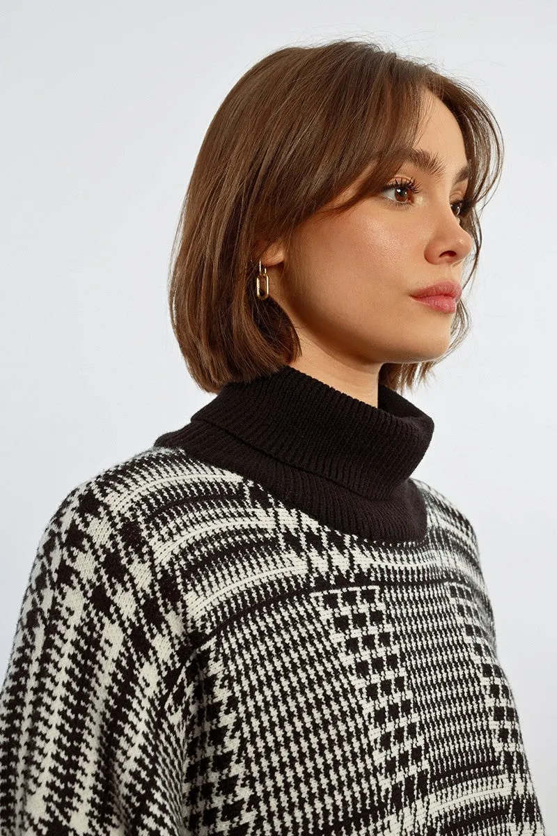 Lili Sidonio Houndstooth Poncho