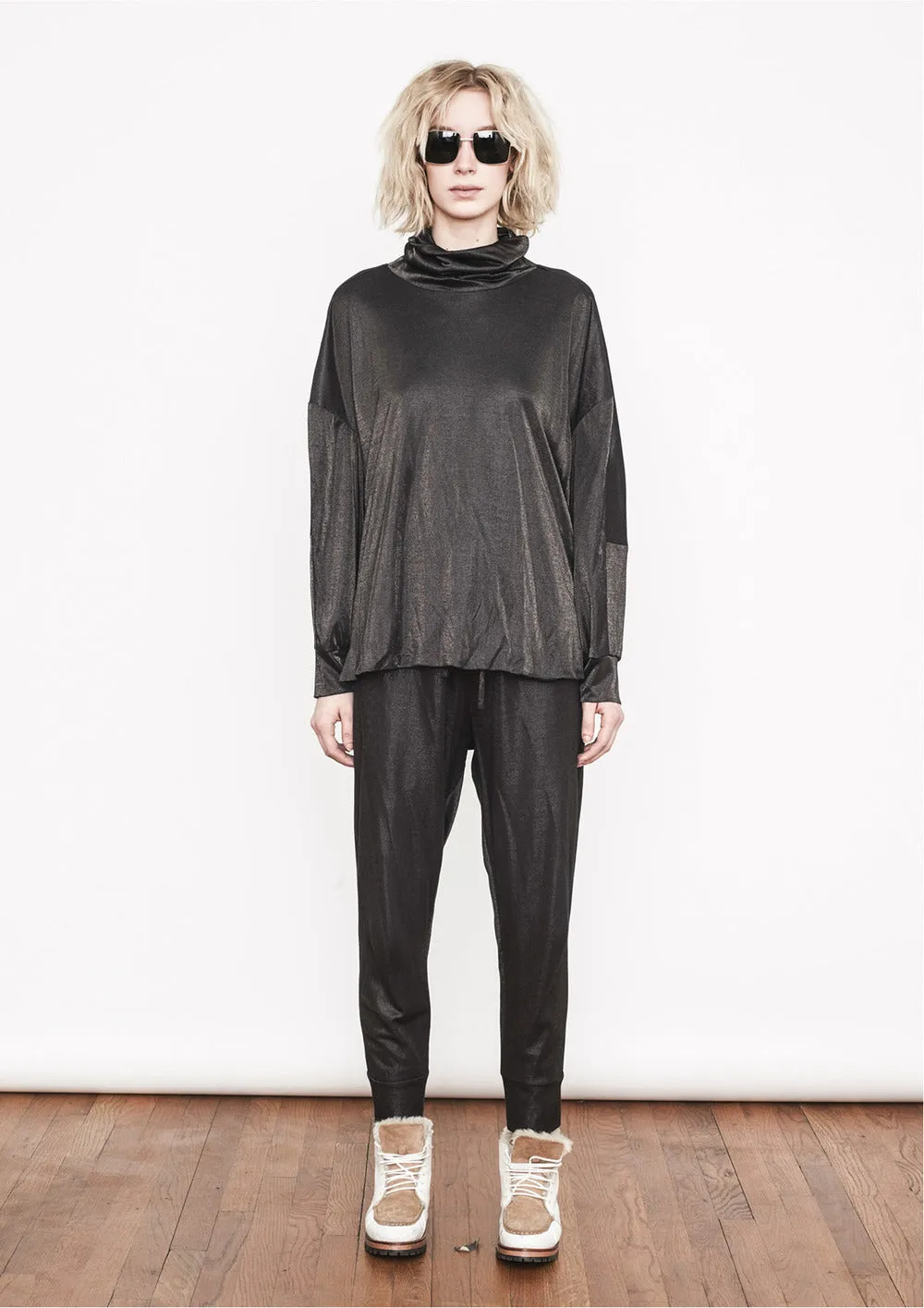 SWEATER TURTLENECK - BLACK WITH GOLDEN SHINE